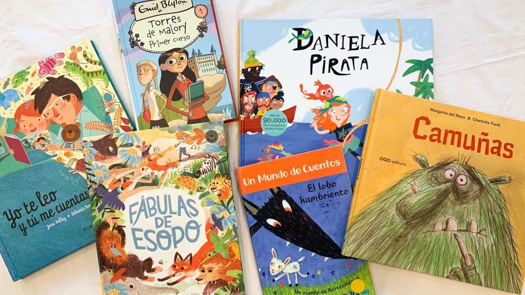 Foto en la que aparecen los siguientes libros: Camuñas, Daniela Pirata, Fábulas de Esopo, Yo te leo tú me cuentas, Torres de Malory y El lobo hambriento