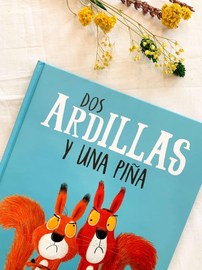 portada del libro en el que aparecen dibujadas pos ardillas infadadas